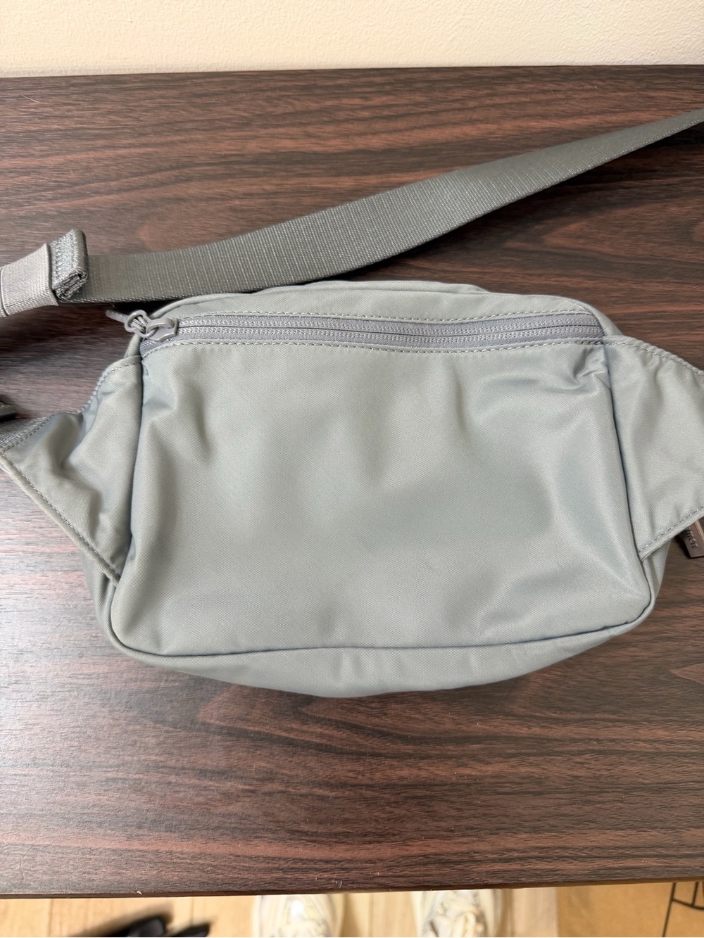 Lululemon Everywhere Belt Bag 1L Grey Crossbody Waist Pack Unisex - Picture 2 of 3